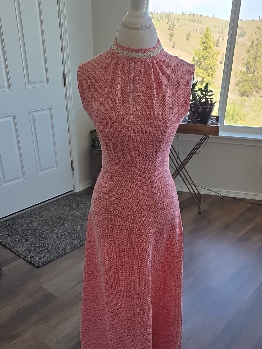 60s/70s Coral High-Neck Sleeveless Maxi Dress